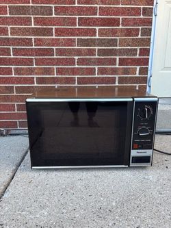 Vintage Panasonic Microwave – Retro Woodgrain Design – Fully Functional