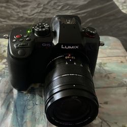 Panasonic LUMIX GH5ll Mirrorless Camera With 12-60mm Lens With 3 Batteries 