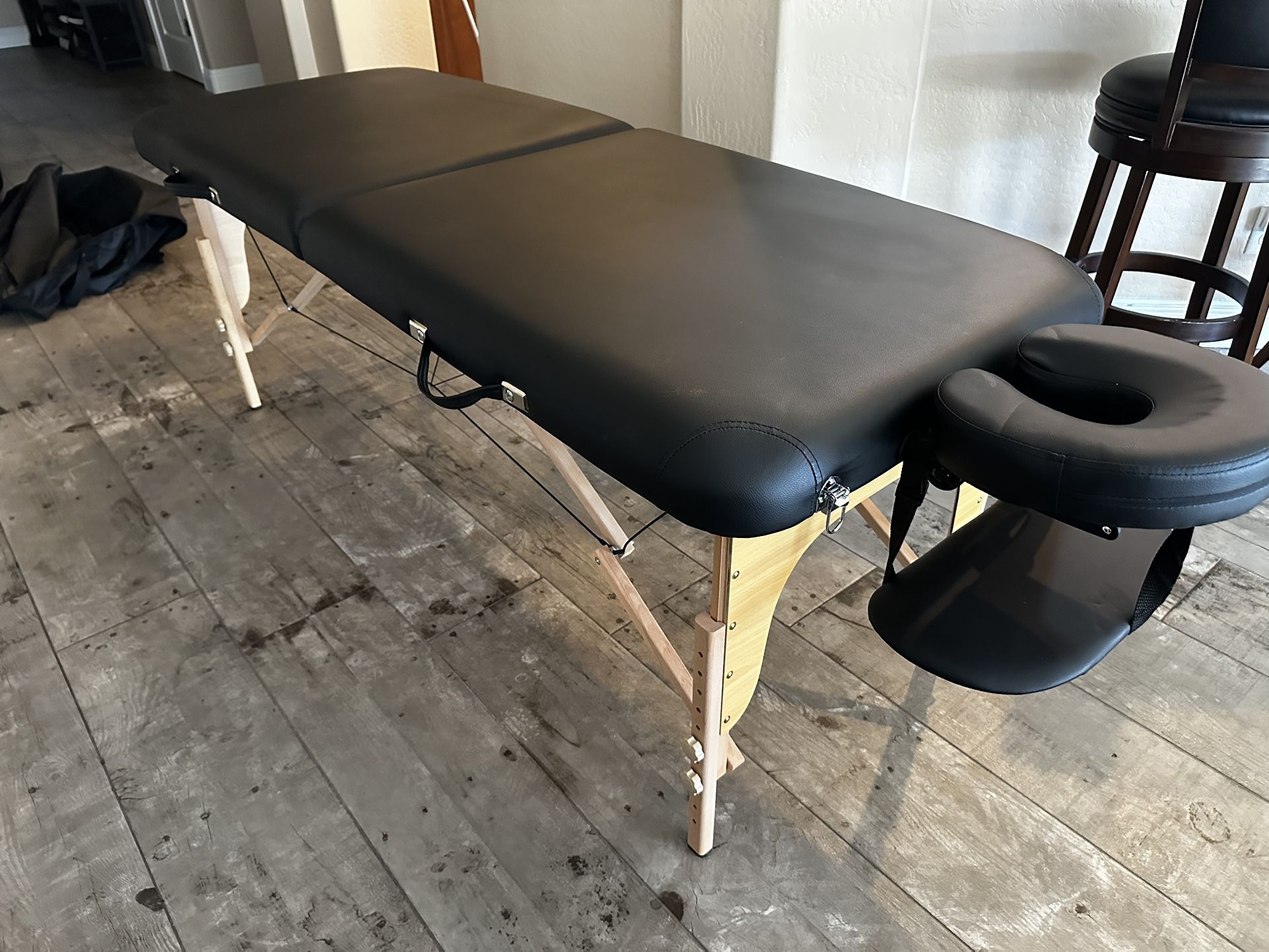 New 28 inch wide portable Massage Table with Carrying Case