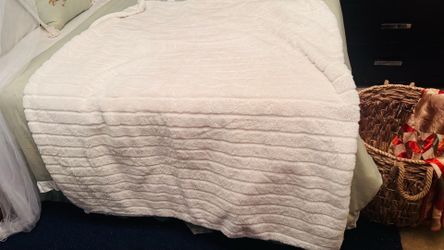 Free brand new throw blanket