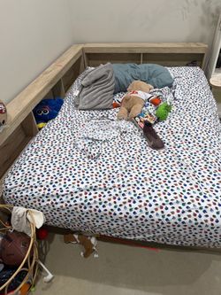 Full size bed