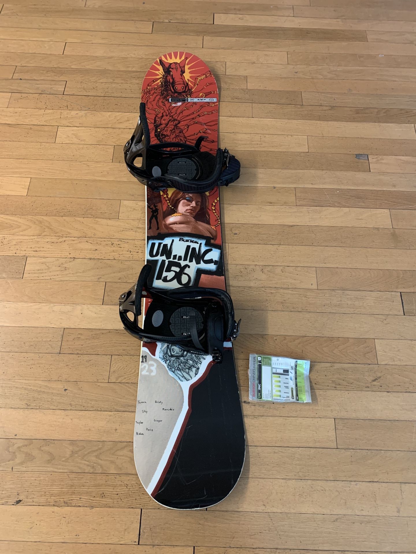 Burton Snowboard with Cartel size M button bindings and Kave bag