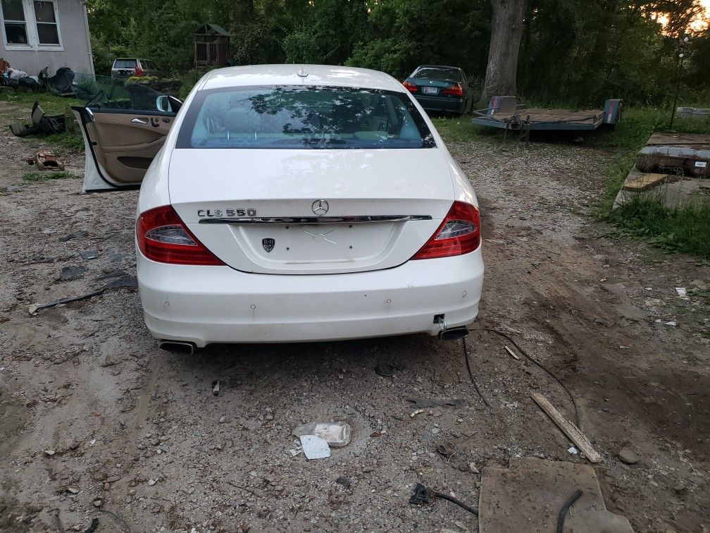2009 Cls 550 For Parts Only Car Runs And Drive But Parts only