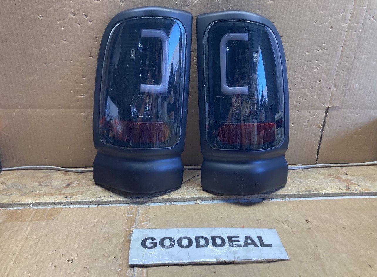#OT120 *There Damage* Fit 94-02 Dodge Ram 1500/2500/3500 Black Clear LED Tail Light Pair