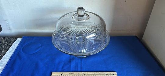 Glass cake holder