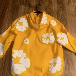🔥 Yellow Flower Puff Print Hoodie – Streetwear Vibe 🔥