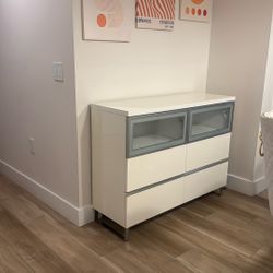 Modern White Gloss Dresser with Frosted Glass Drawers
