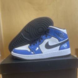 Nike Air Jordan 1 Mid SE Signal Blue White Black DD6834-402 Size 9 Brand New 