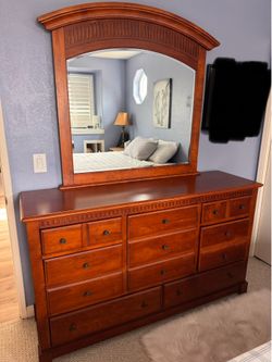 Dresser Set - excellent condition