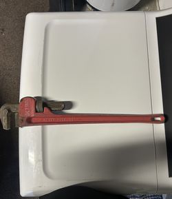 Pipe Wrench 24 Inch