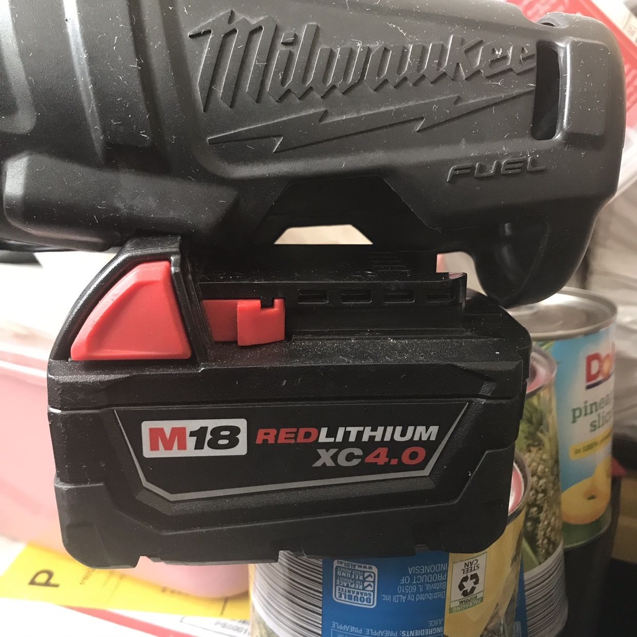 MILWAUKEE M18 IMPACT WRENCH BOOTH& BATTERY