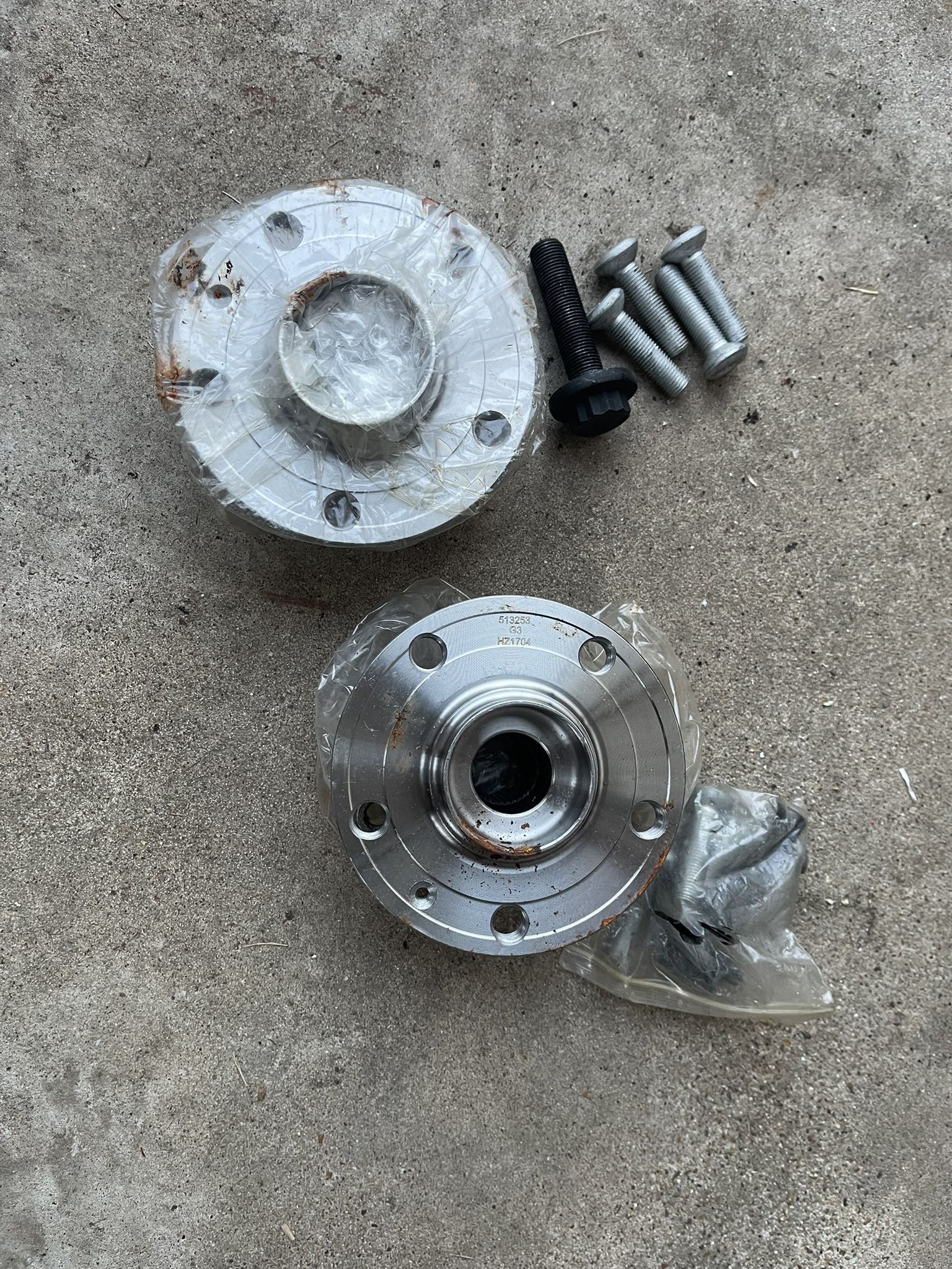 2010-14 Volkswagen Golf Front Wheel Hubs