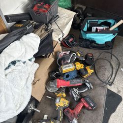 Herramienta Y Muchos Artículos Y Electrónicos 