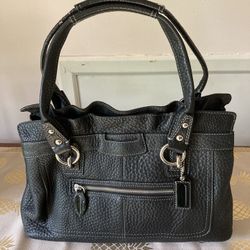 Sleek Pebbled Leather Tote – Clean, Roomy & Ready to Go