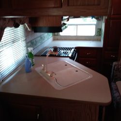 2004 32 Ft 5th Wheel Tlr. Keystone