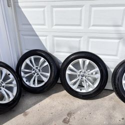 19 Audi Factory Rims W/ Toyo Celsius Sport 255/55r19 Tires Excellent Condition.