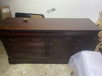 Dresser And Mirror Set