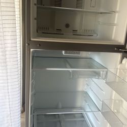 Whirl💫Pool Fridge For Sale Negotiations Available 