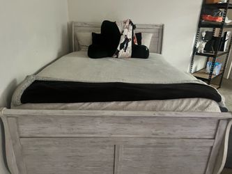 Bedroom set