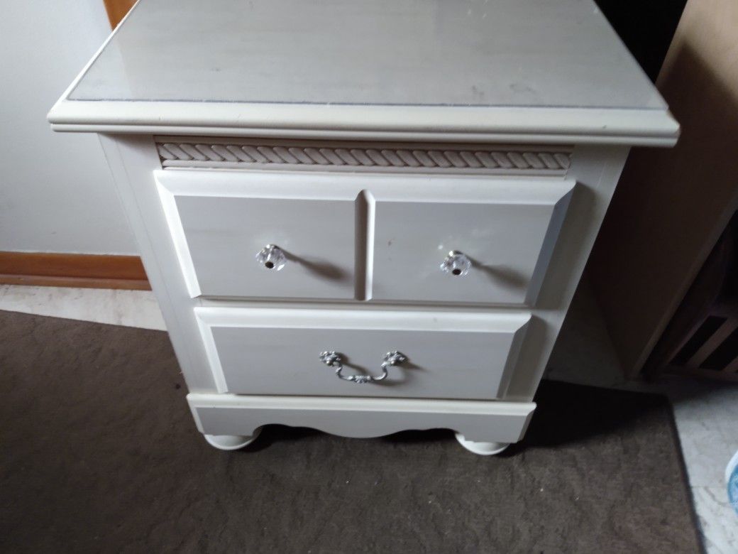Like New Nightstand
