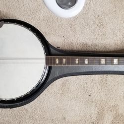 Near Mint Harmony Roy Smeck 4 String 30 Bracket 1960s Vintage Banjo With Optional Back Cover And Original Case. 