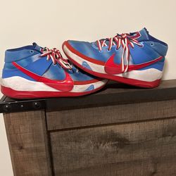 Worn SIZE 9 Men Kevin Durant Shoes Slightly Dirty And Warn..VERY CHEAL