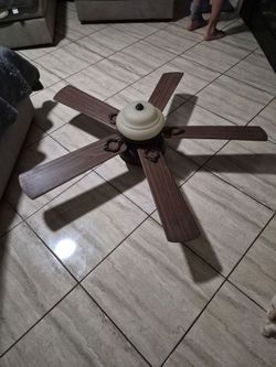 52" Ceiling fan with remote