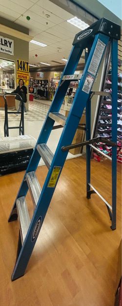 Werner Fiberglass Step Ladder