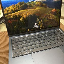 MacBook Air M2 8gb ram 256gb SSD, VERY GOOD