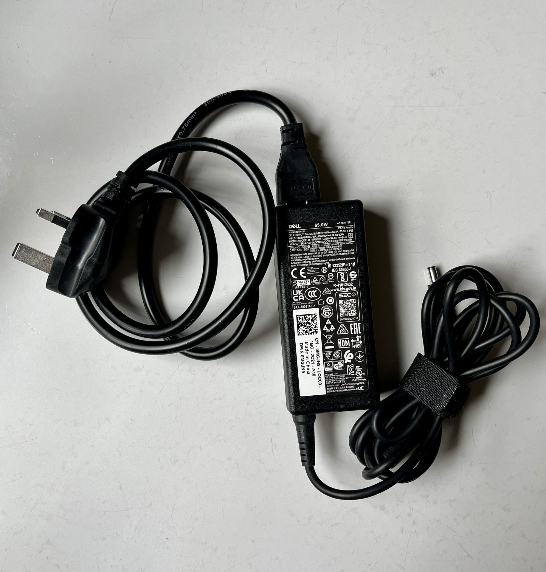 Dell Computer Charger / Power Cord / 65 W AC Adaptor, PA-21 family with Type G plug 