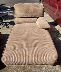 Free chaise lounge chair great condition.