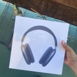 AirPod Maxes 
