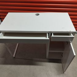Small White Computer Desk with Drawers & Shelves: Scratched: 41" x 20" x 31"(Height): Niceish!