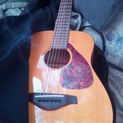 Yamaha Guitar 