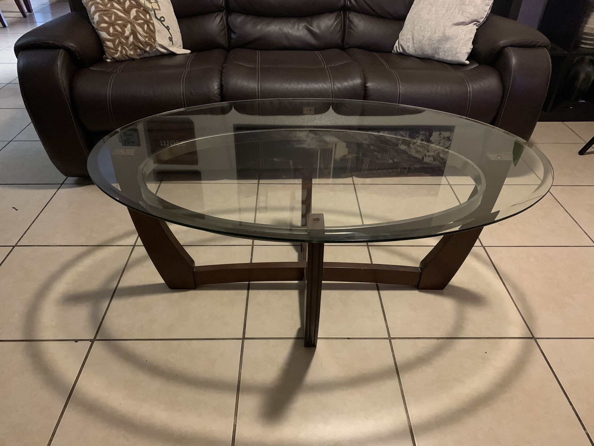 Sofia Vegara coffee table for living room