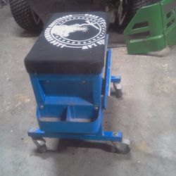 Roller Seat With Three Drawers 