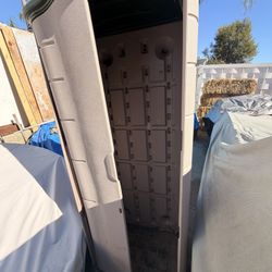 RUBBERMAID TOOL SHED Only $20 MISSING DOOR
