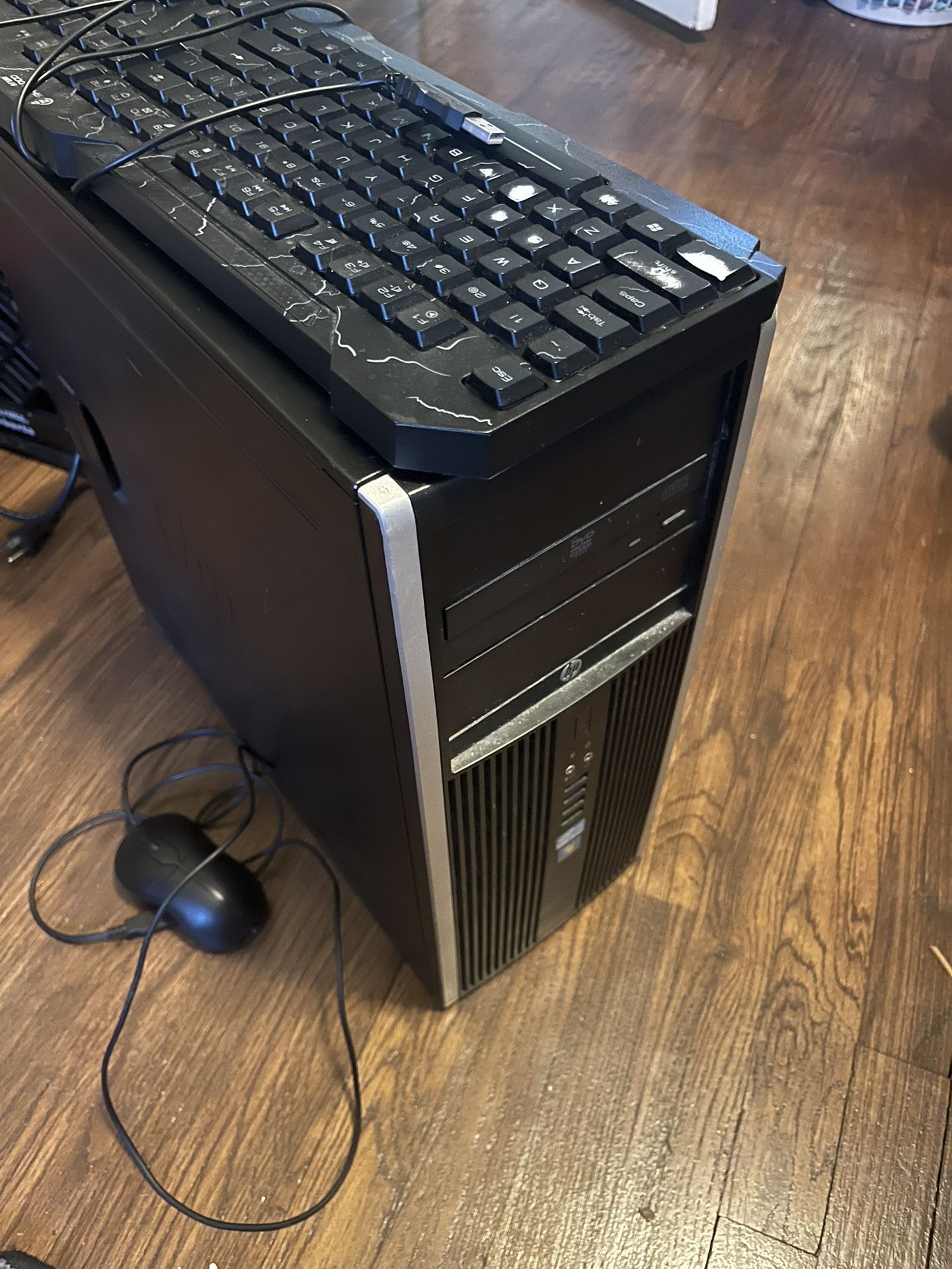 Hp Compaq Elite 8300 W/ Keyboard And Mouse