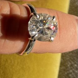 5 Carat Weight Moissanite Set In A Pretty Sterling Silver Band Size 6