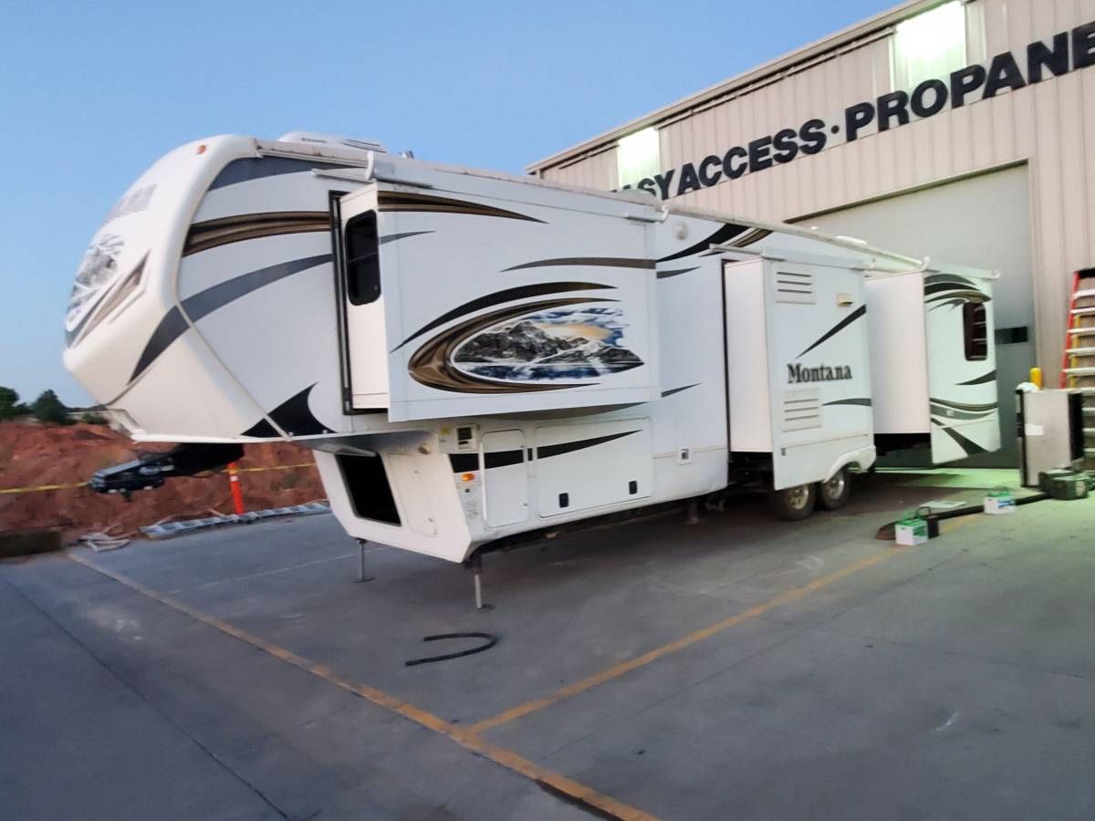 2013 Keystone Montana 3400RL