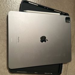 iPad Pro 12.9 Inch 128 GB 6th Generation WTH Apple Pen
