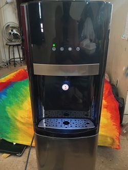 Hot and cold water cooler