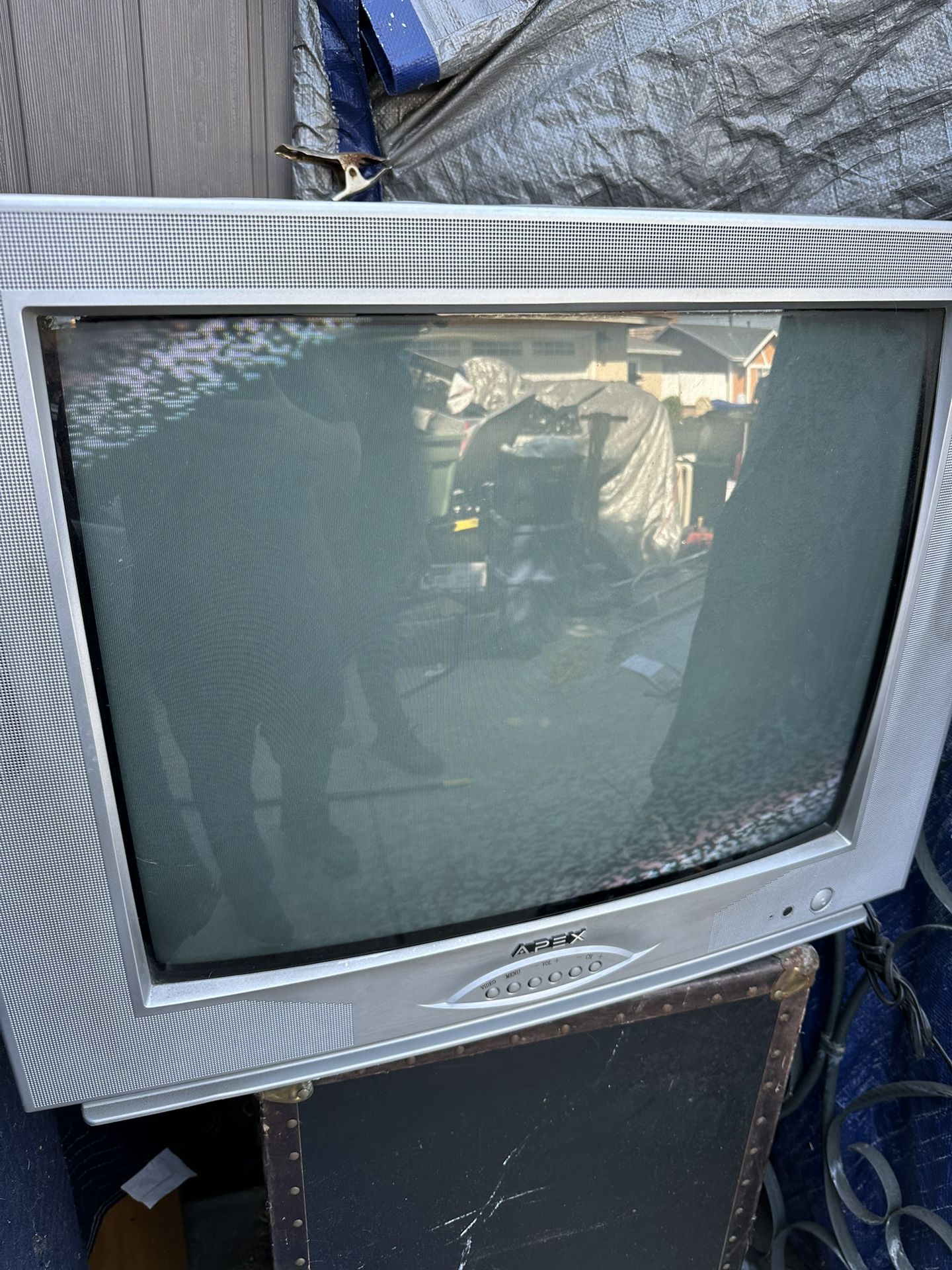 Apex CRT TV Vintage Gaming 24” AT2402S No Remote WORKING
