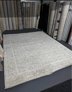 Great Condition Costco Nourison 8x10 Gray & Cream Area Rug