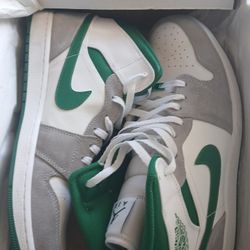 🟩 Air Jordan 1 Mid SE “Pine Green / Light Smoke Grey” – Size 15 – NEW
