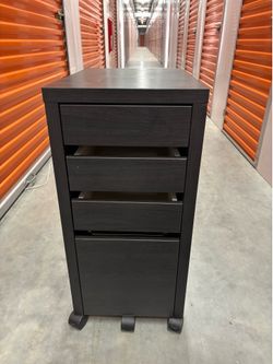 File cabinet with wheels