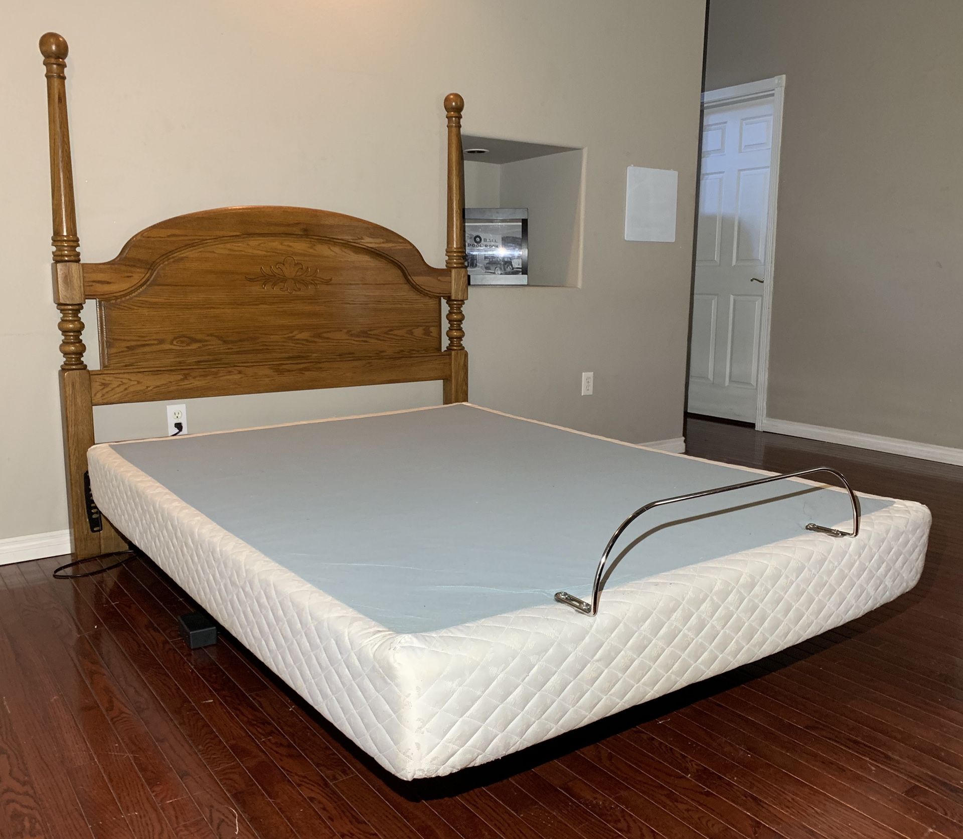 SCape Wall Hugger Queen Adjustable Bed & Remote, Temperpudic Mattress