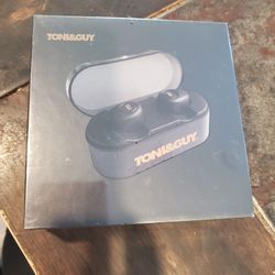 TONI&GUY WIRELESS EARBUDS (NEW)
Sealed box 