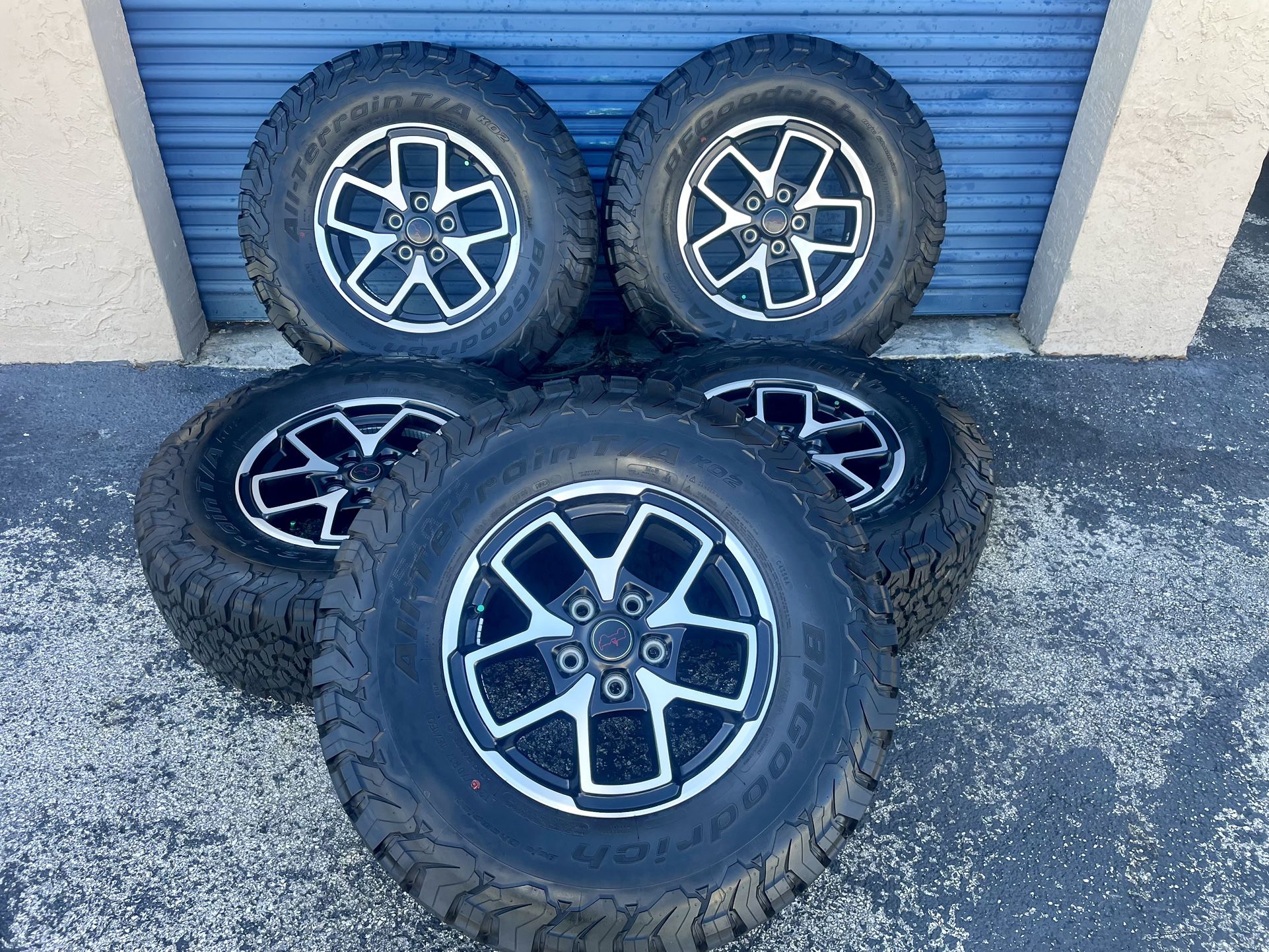17" Jeep Wrangler Rubicon OEM wheels rims Gladiator tires BFGoodrich 2024 NEW