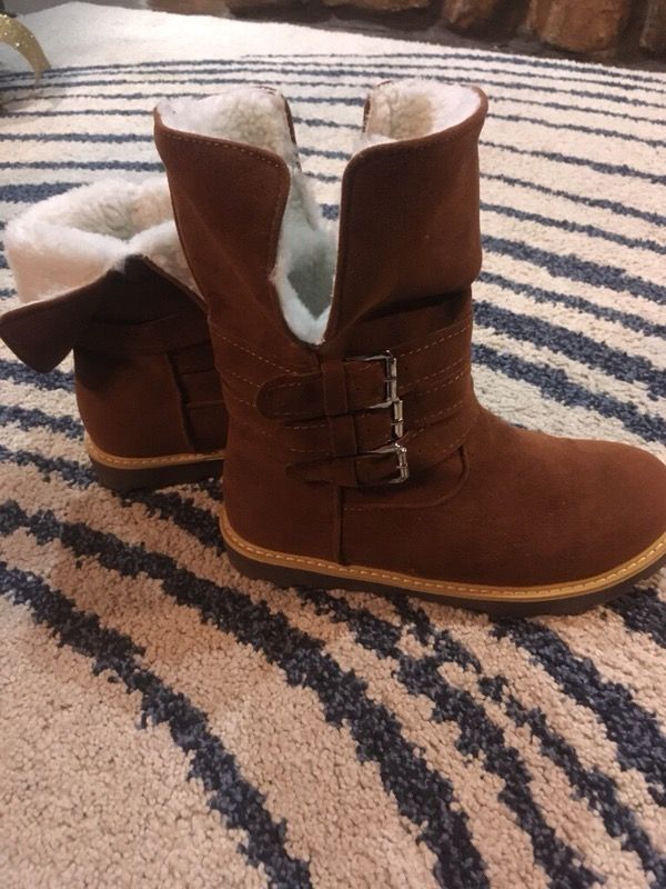 Fur buckle boots